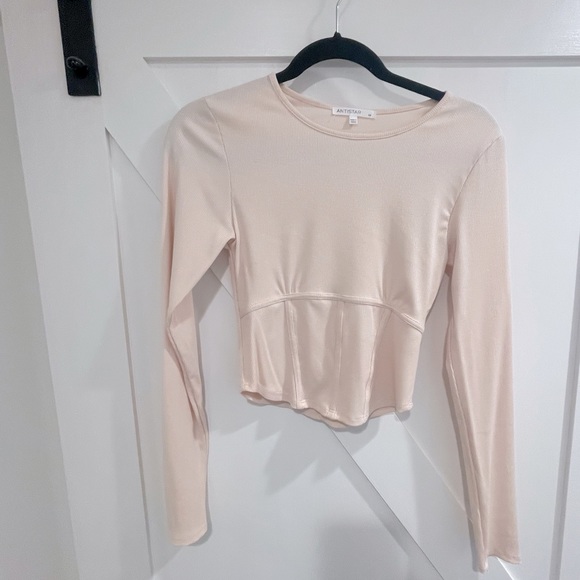 NEW, Peach Ribbed, Cropped, Long Sleeve Top With Bodice, Size Medium - Picture 2 of 3